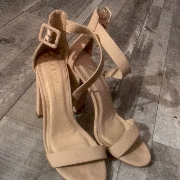 Shoes - Cute dressy heels